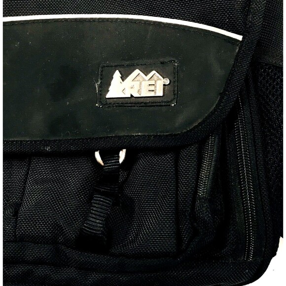 REI Backpack Daypack Laptop Black 15" Travel Computer Hiking School Book Camping - Picture 2 of 16